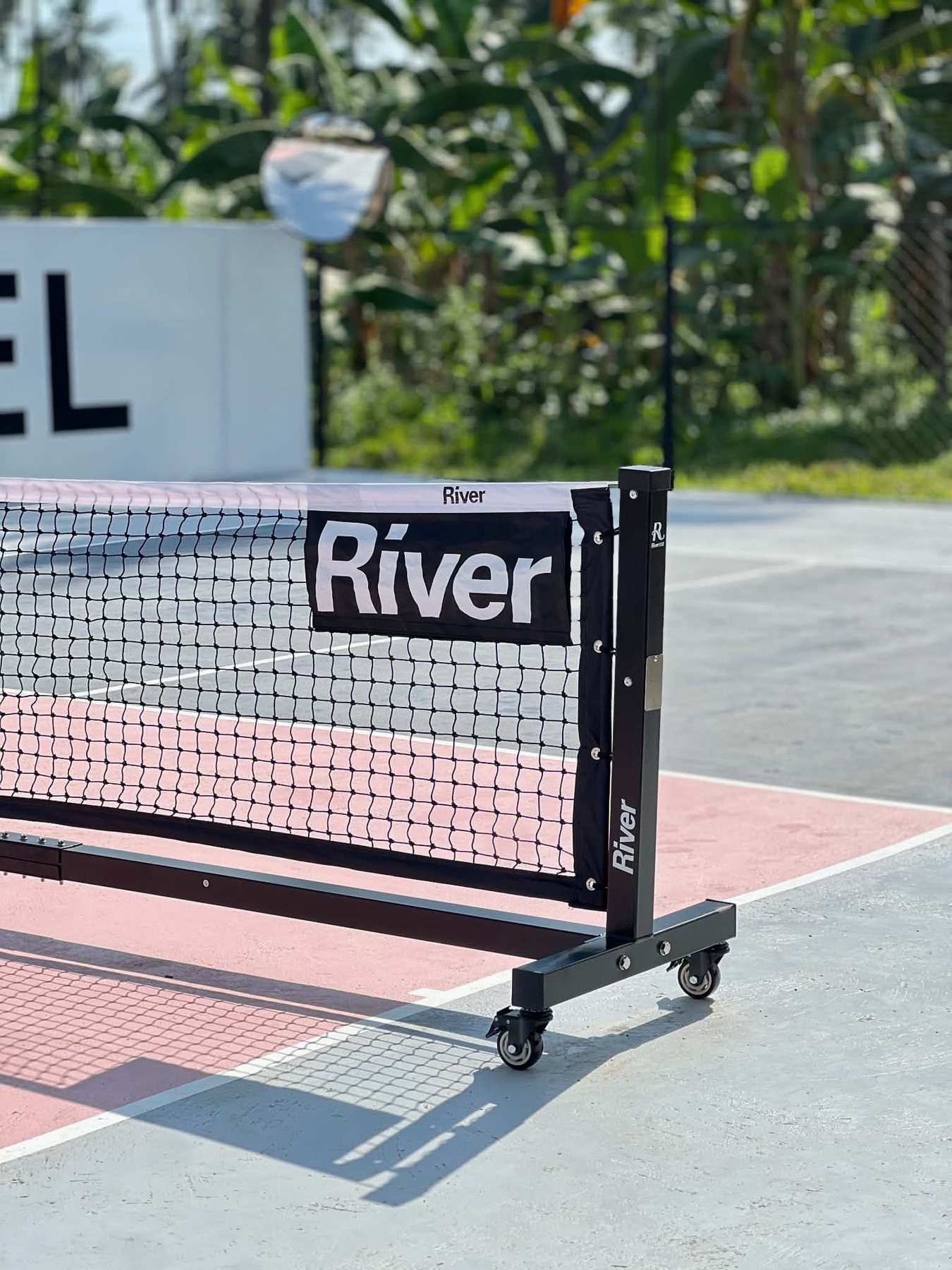 Replay court net and ready-to-play setup